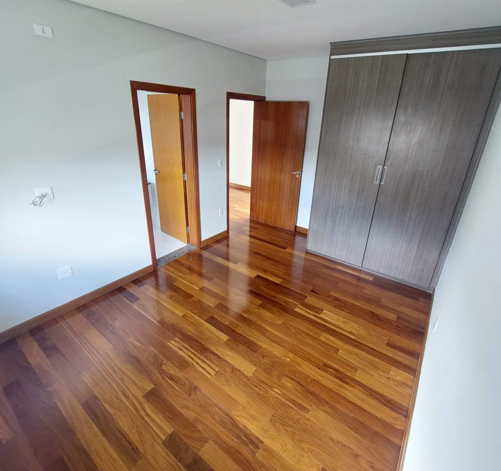 CASA APAIXONANTE À VENDA NO CONDOMÍNIO ARUÃ BRISAS CASA APAIXONANTE À VENDA NO CONDOMÍNIO ARUÃ BRISAS