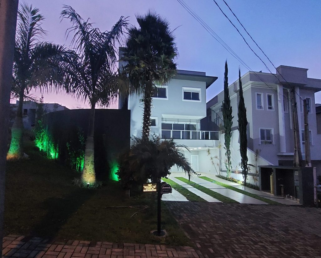 CASA APAIXONANTE À VENDA NO CONDOMÍNIO ARUÃ BRISAS CASA APAIXONANTE À VENDA NO CONDOMÍNIO ARUÃ BRISAS