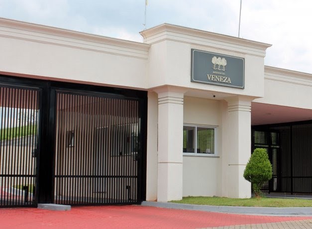 CASA TÉRREA SENSACIONAL À VENDA NO CONDOMÍNIO VENEZA