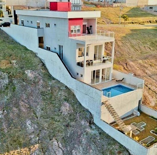 DESLUMBRANTE- CASA À VENDA NO CONDOMÍNIO ARUÃ BRISAS