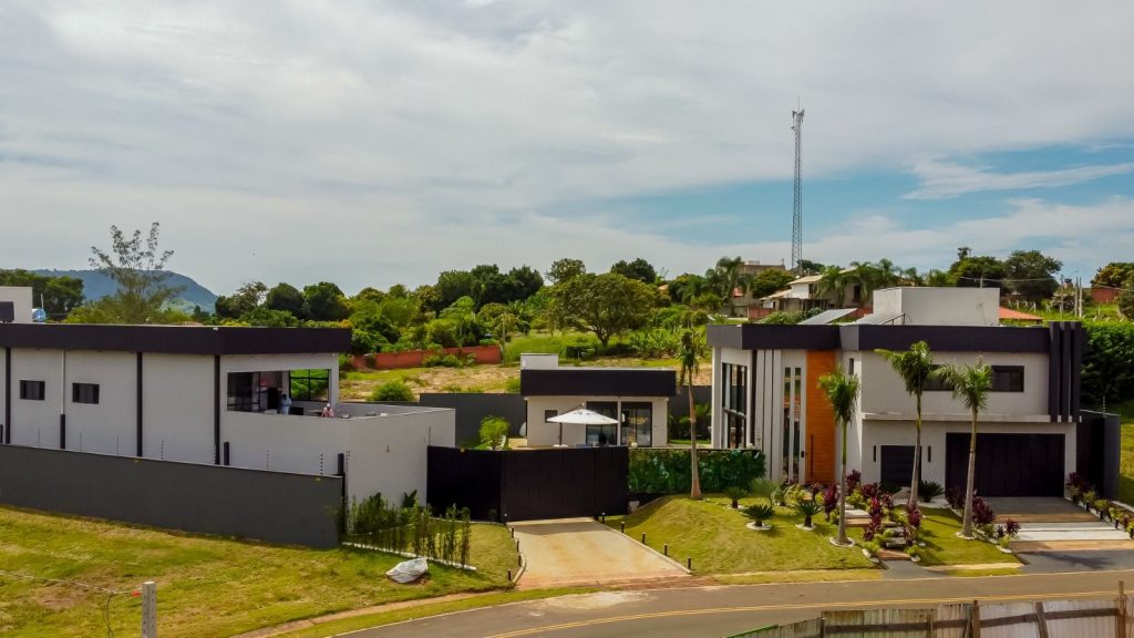 MANSÃO CINEMATOGRÁFICA À VENDA – 8 SUÍTES MANSÃO CINEMATOGRÁFICA À VENDA – 8 SUÍTES