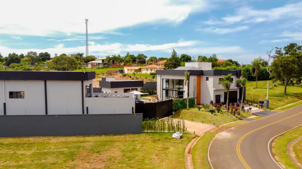 MANSÃO CINEMATOGRÁFICA À VENDA – 8 SUÍTES MANSÃO CINEMATOGRÁFICA À VENDA – 8 SUÍTES