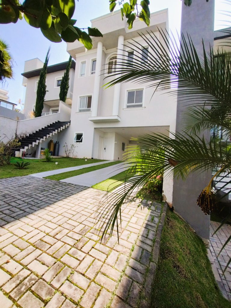 CASA ALTO PADRÃO NO CONDOMÍNIO ARUÃ BRISAS 2 CASA ALTO PADRÃO NO CONDOMÍNIO ARUÃ BRISAS 2