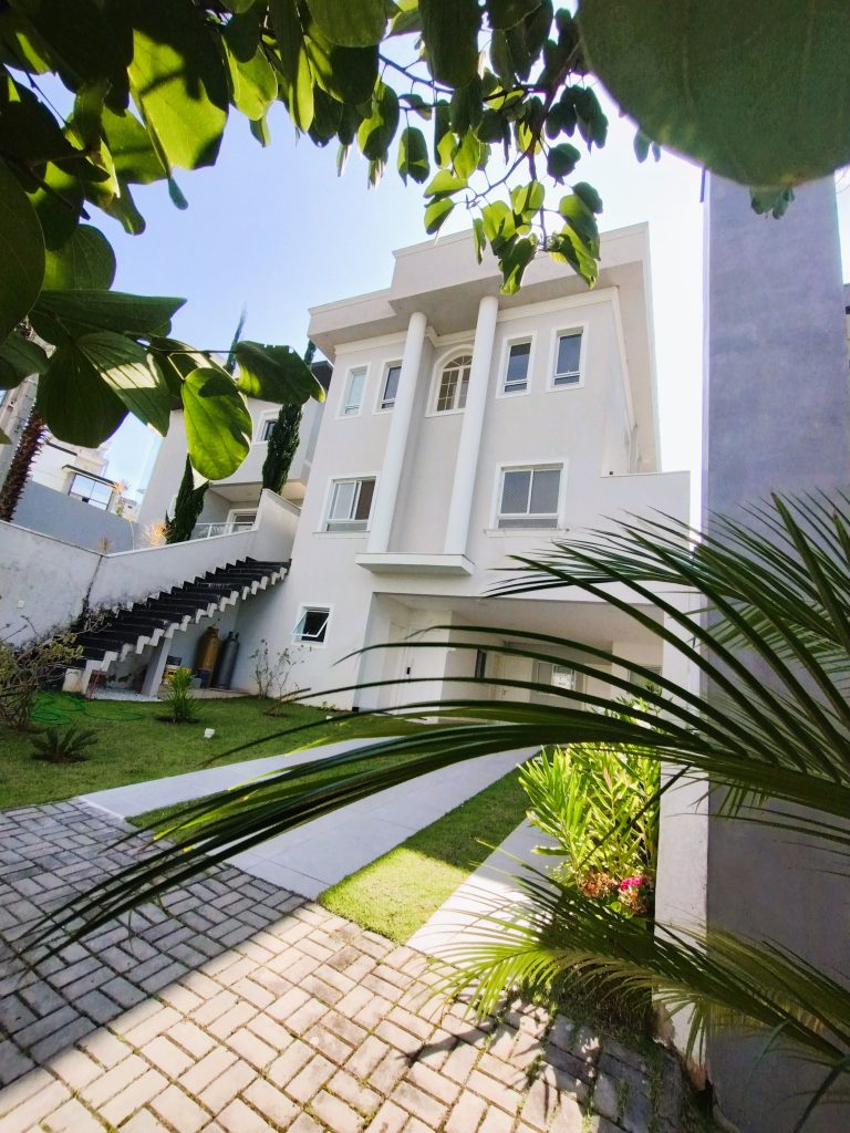 CASA ALTO PADRÃO NO CONDOMÍNIO ARUÃ BRISAS 2 CASA ALTO PADRÃO NO CONDOMÍNIO ARUÃ BRISAS 2