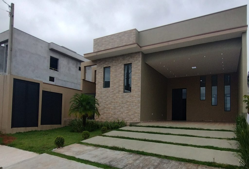 CASA TÉRREA SENSACIONAL À VENDA NO CONDOMÍNIO VENEZA