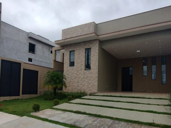 CASA TÉRREA SENSACIONAL À VENDA NO CONDOMÍNIO VENEZA