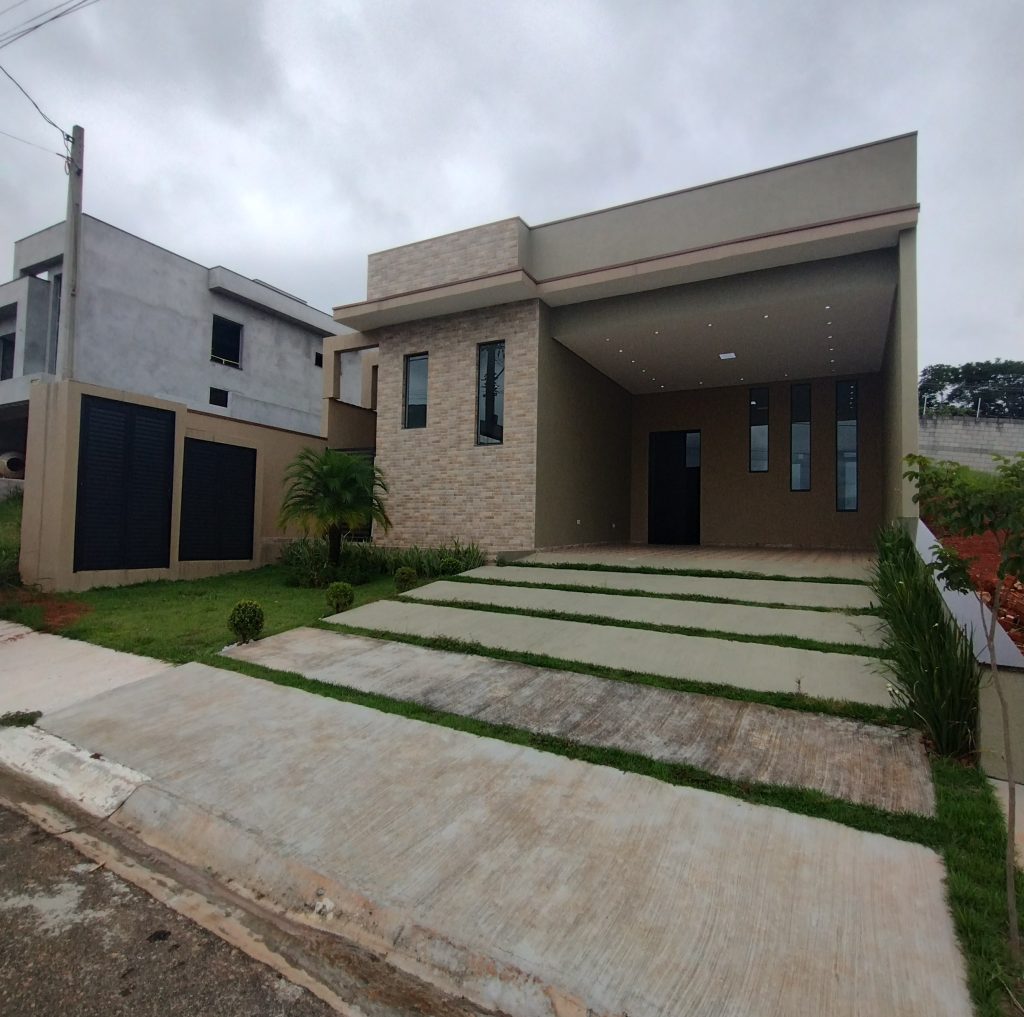 CASA TÉRREA SENSACIONAL À VENDA NO CONDOMÍNIO VENEZA