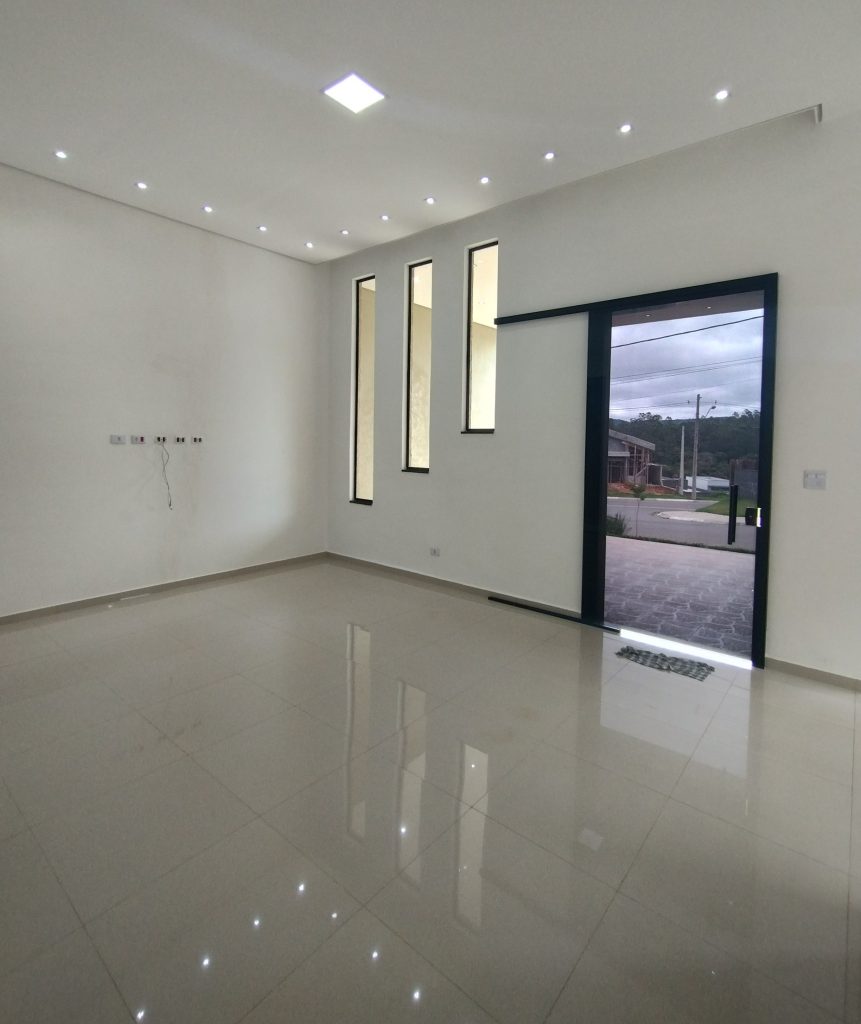 CASA TÉRREA SENSACIONAL À VENDA NO CONDOMÍNIO VENEZA
