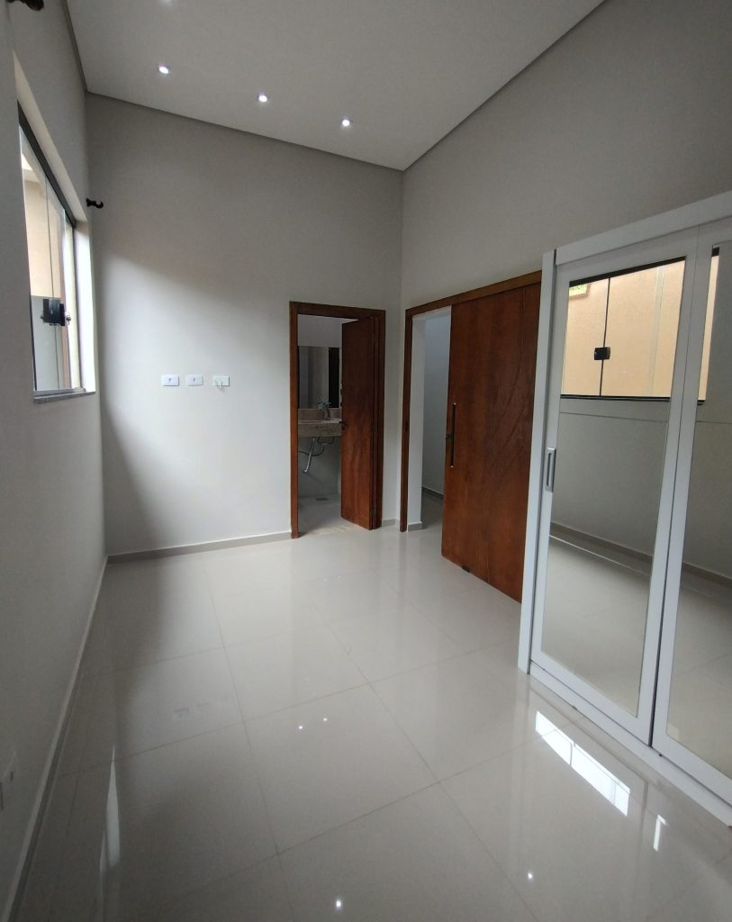 CASA TÉRREA SENSACIONAL À VENDA NO CONDOMÍNIO VENEZA