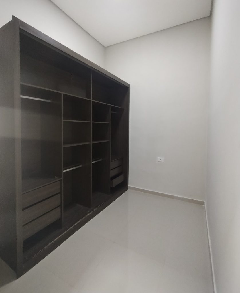 CASA TÉRREA SENSACIONAL À VENDA NO CONDOMÍNIO VENEZA