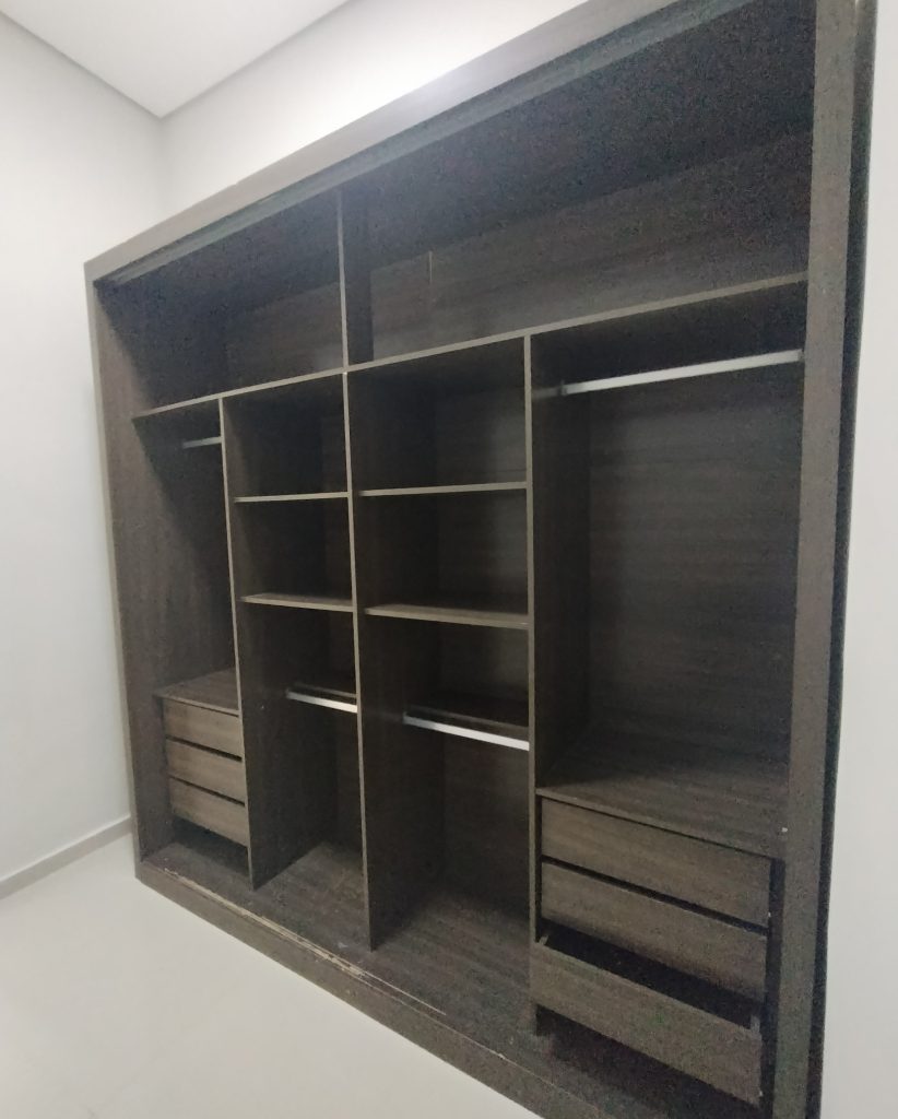 CASA TÉRREA SENSACIONAL À VENDA NO CONDOMÍNIO VENEZA