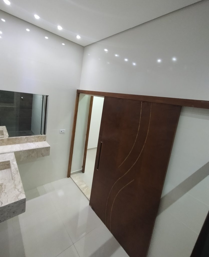 CASA TÉRREA SENSACIONAL À VENDA NO CONDOMÍNIO VENEZA