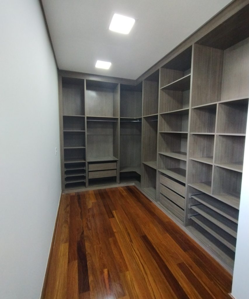 CASA APAIXONANTE À VENDA NO CONDOMÍNIO ARUÃ BRISAS CASA APAIXONANTE À VENDA NO CONDOMÍNIO ARUÃ BRISAS