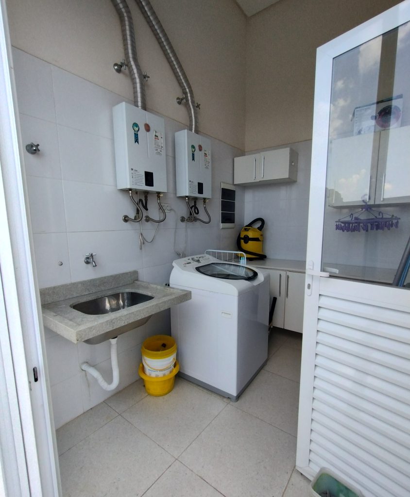DESLUMBRANTE- CASA À VENDA NO CONDOMÍNIO ARUÃ BRISAS