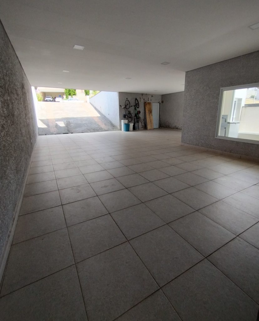 DESLUMBRANTE- CASA À VENDA NO CONDOMÍNIO ARUÃ BRISAS