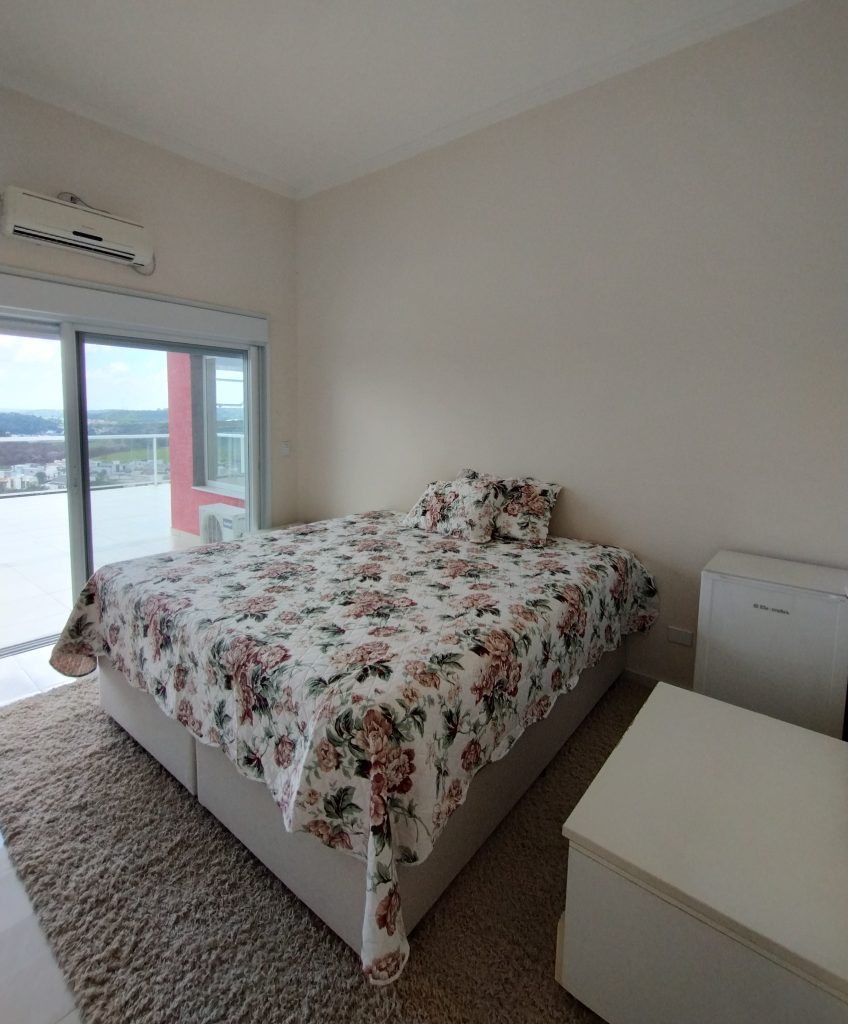 DESLUMBRANTE- CASA À VENDA NO CONDOMÍNIO ARUÃ BRISAS