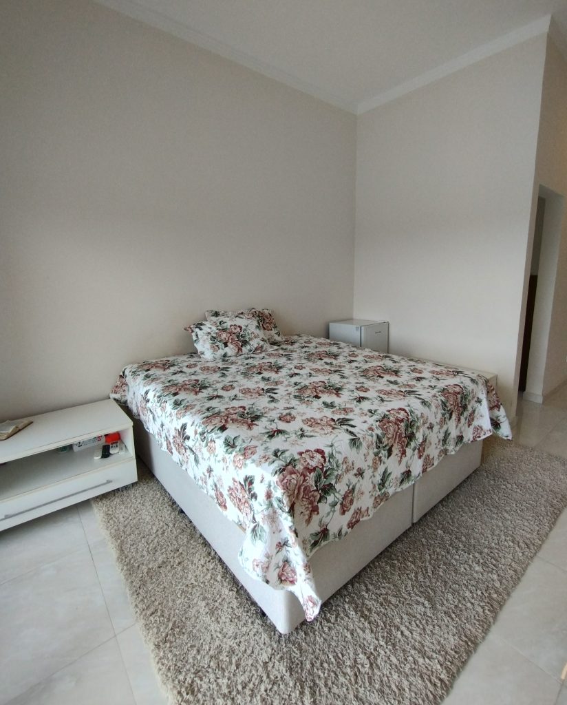 DESLUMBRANTE- CASA À VENDA NO CONDOMÍNIO ARUÃ BRISAS