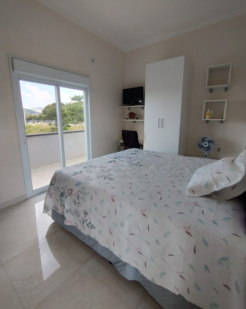 DESLUMBRANTE- CASA À VENDA NO CONDOMÍNIO ARUÃ BRISAS