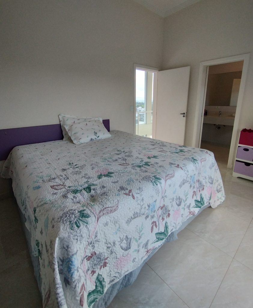 DESLUMBRANTE- CASA À VENDA NO CONDOMÍNIO ARUÃ BRISAS