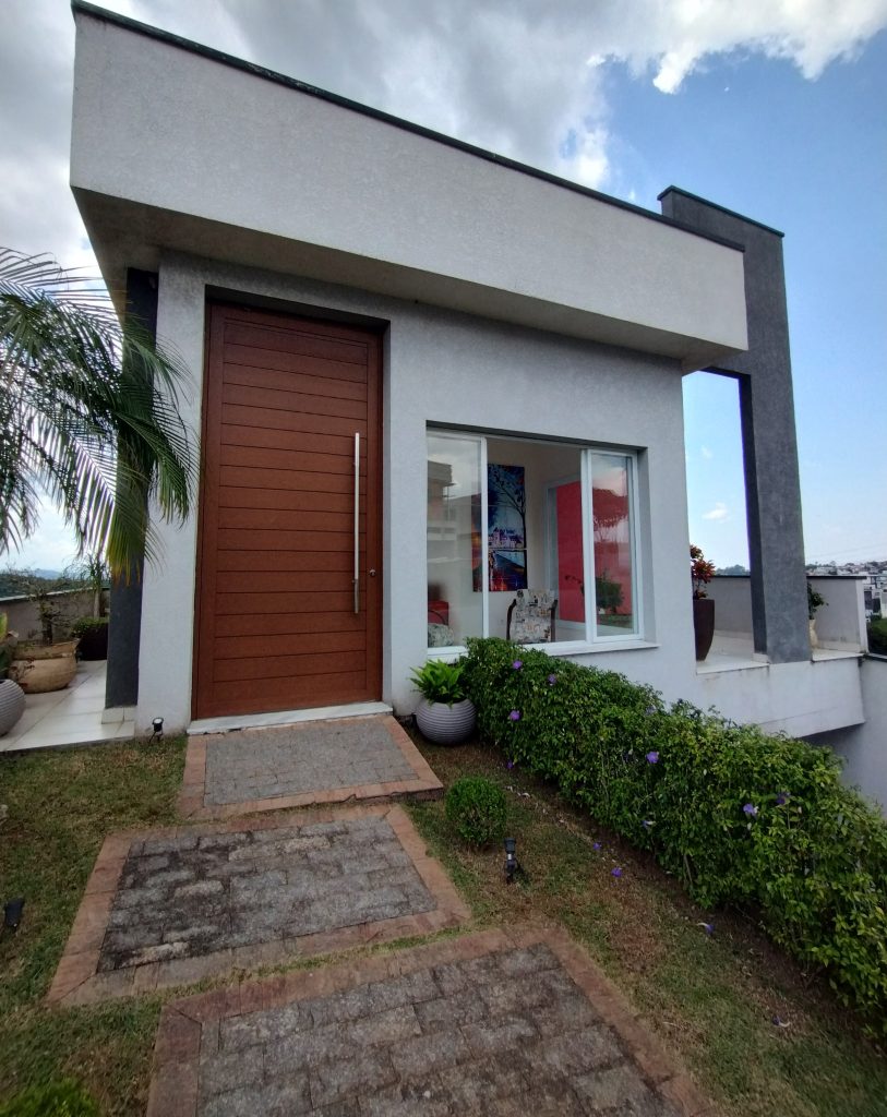 DESLUMBRANTE- CASA À VENDA NO CONDOMÍNIO ARUÃ BRISAS