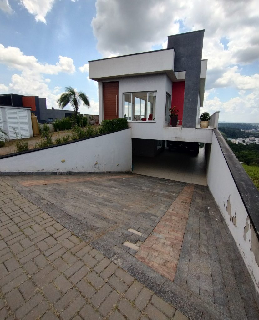 DESLUMBRANTE- CASA À VENDA NO CONDOMÍNIO ARUÃ BRISAS