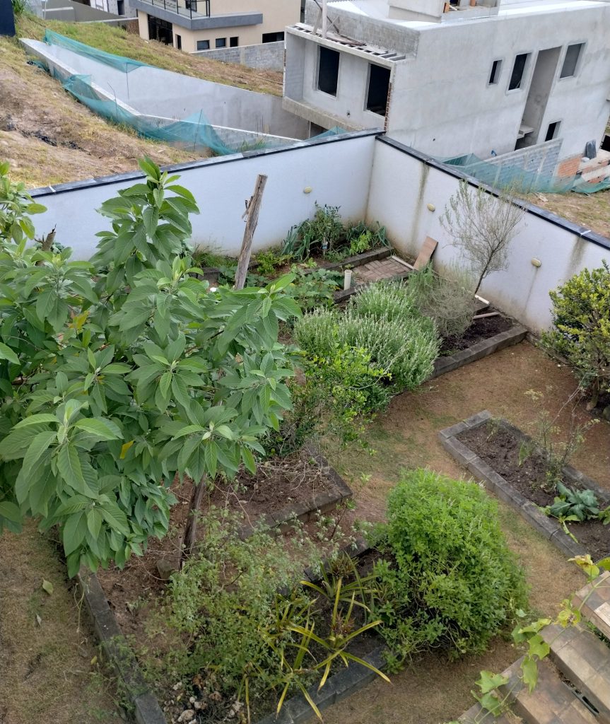 DESLUMBRANTE- CASA À VENDA NO CONDOMÍNIO ARUÃ BRISAS