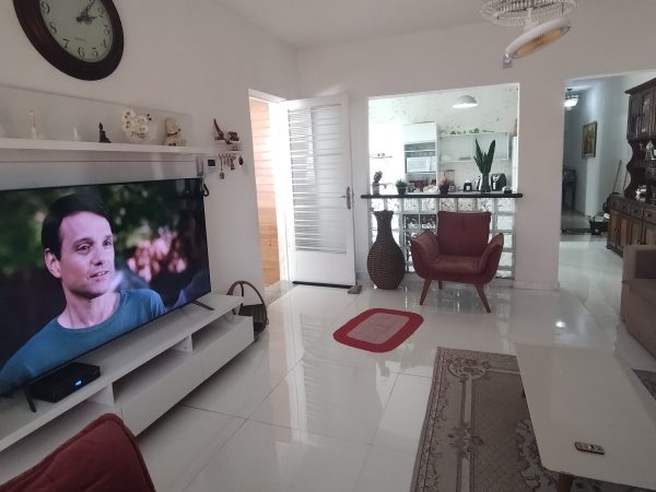 CASA TÉRREA COM 3 DORMITÓRIOS – VILA OLIVEIRA