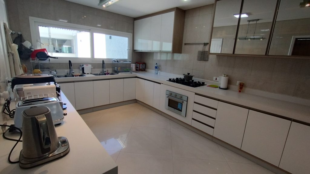 LINDO SOBRADO 4 DORM. – CONDOMÍNIO ARUÃ LINDO SOBRADO 4 DORM. – CONDOMÍNIO ARUÃ