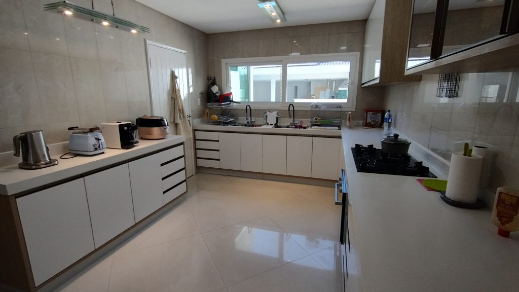 LINDO SOBRADO 4 DORM. – CONDOMÍNIO ARUÃ LINDO SOBRADO 4 DORM. – CONDOMÍNIO ARUÃ