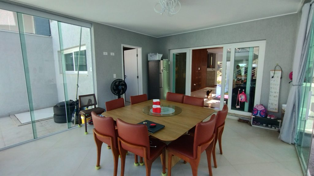LINDO SOBRADO 4 DORM. – CONDOMÍNIO ARUÃ LINDO SOBRADO 4 DORM. – CONDOMÍNIO ARUÃ