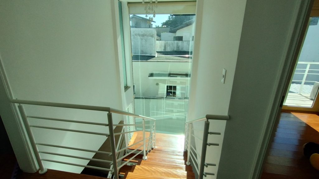 LINDO SOBRADO 4 DORM. – CONDOMÍNIO ARUÃ LINDO SOBRADO 4 DORM. – CONDOMÍNIO ARUÃ