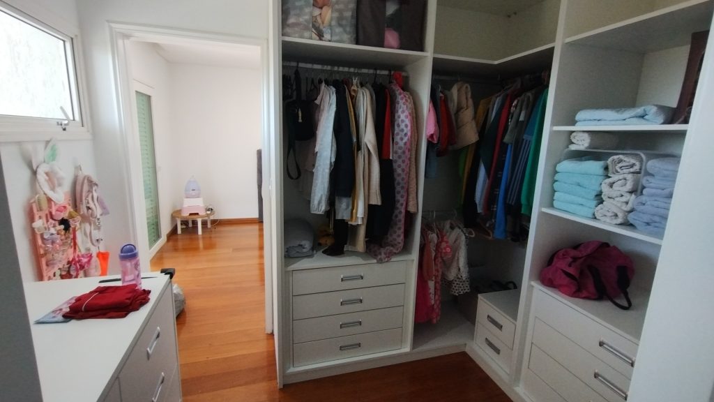 LINDO SOBRADO 4 DORM. – CONDOMÍNIO ARUÃ LINDO SOBRADO 4 DORM. – CONDOMÍNIO ARUÃ