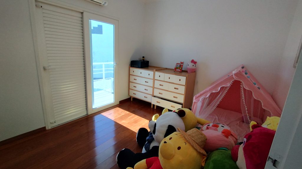 LINDO SOBRADO 4 DORM. – CONDOMÍNIO ARUÃ LINDO SOBRADO 4 DORM. – CONDOMÍNIO ARUÃ