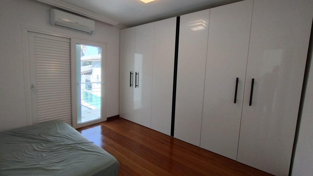 LINDO SOBRADO 4 DORM. – CONDOMÍNIO ARUÃ LINDO SOBRADO 4 DORM. – CONDOMÍNIO ARUÃ