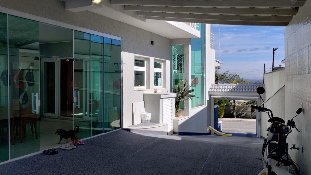 LINDO SOBRADO 4 DORM. – CONDOMÍNIO ARUÃ LINDO SOBRADO 4 DORM. – CONDOMÍNIO ARUÃ