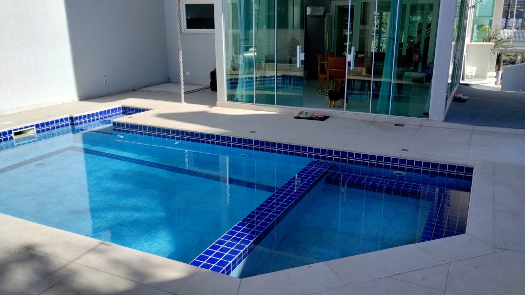 LINDO SOBRADO 4 DORM. – CONDOMÍNIO ARUÃ LINDO SOBRADO 4 DORM. – CONDOMÍNIO ARUÃ