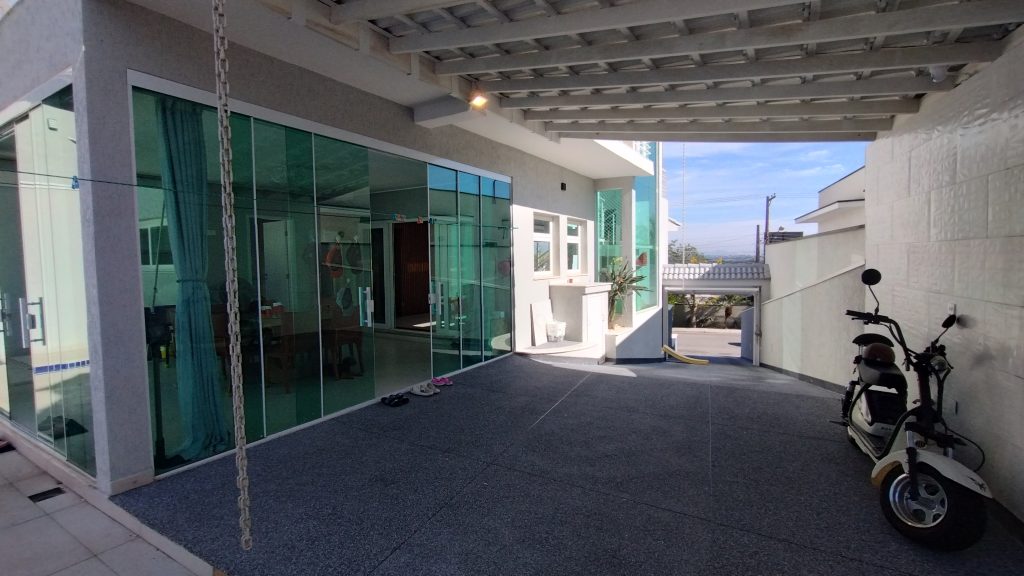 LINDO SOBRADO 4 DORM. – CONDOMÍNIO ARUÃ LINDO SOBRADO 4 DORM. – CONDOMÍNIO ARUÃ