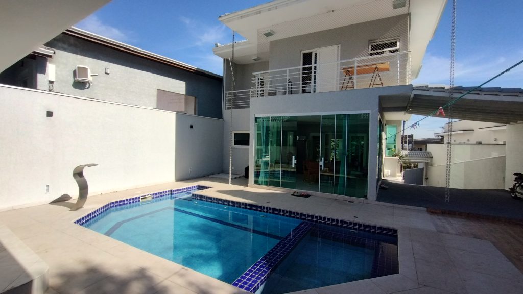LINDO SOBRADO 4 DORM. – CONDOMÍNIO ARUÃ LINDO SOBRADO 4 DORM. – CONDOMÍNIO ARUÃ