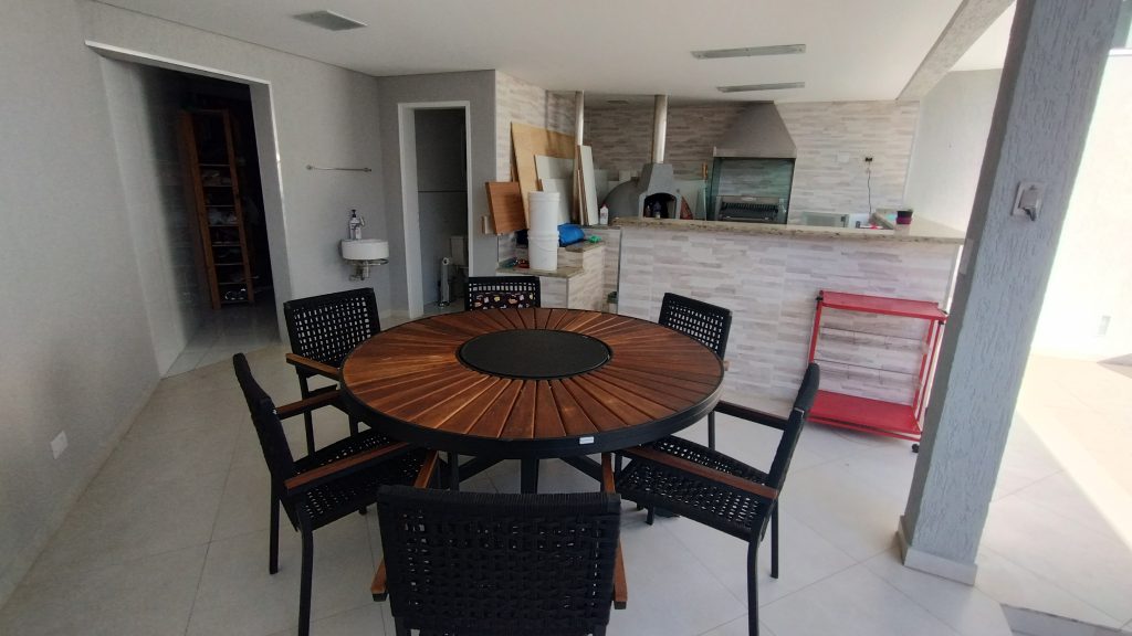LINDO SOBRADO 4 DORM. – CONDOMÍNIO ARUÃ LINDO SOBRADO 4 DORM. – CONDOMÍNIO ARUÃ