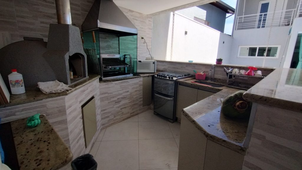 LINDO SOBRADO 4 DORM. – CONDOMÍNIO ARUÃ LINDO SOBRADO 4 DORM. – CONDOMÍNIO ARUÃ