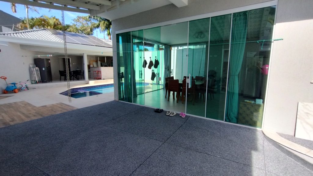 LINDO SOBRADO 4 DORM. – CONDOMÍNIO ARUÃ LINDO SOBRADO 4 DORM. – CONDOMÍNIO ARUÃ