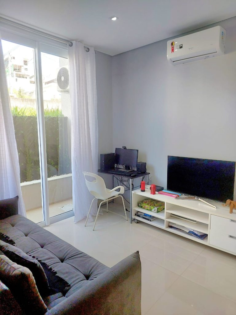 CASA ALTO PADRÃO À VENDA NO CONDOMÍNIO ARUÃ BRISAS 2 CASA ALTO PADRÃO À VENDA NO CONDOMÍNIO ARUÃ BRISAS 2