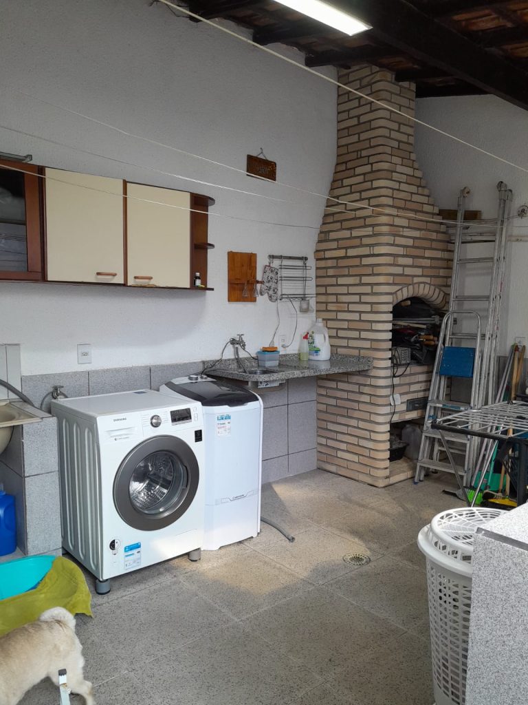 SOBRADO ESPAÇOSO À VENDA EM VILA NOVA CINTRA – MOGI DAS CRUZES/SP SOBRADO ESPAÇOSO À VENDA EM VILA NOVA CINTRA – MOGI DAS CRUZES/SP