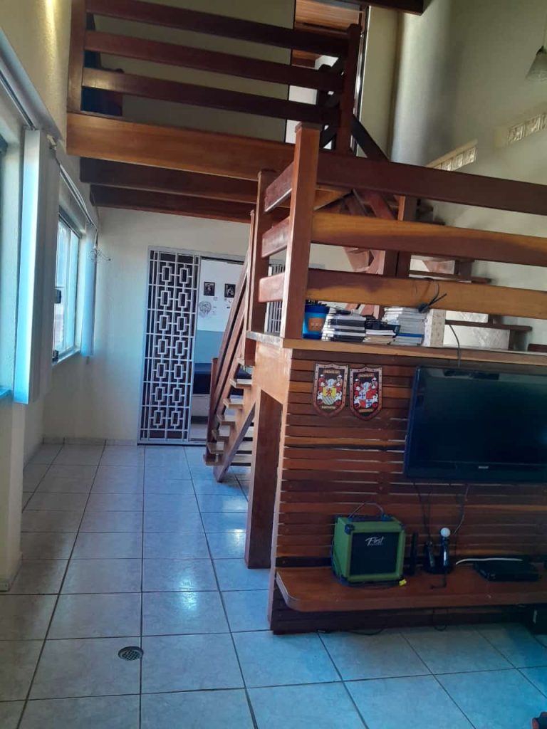 SOBRADO ESPAÇOSO À VENDA EM VILA NOVA CINTRA – MOGI DAS CRUZES/SP SOBRADO ESPAÇOSO À VENDA EM VILA NOVA CINTRA – MOGI DAS CRUZES/SP