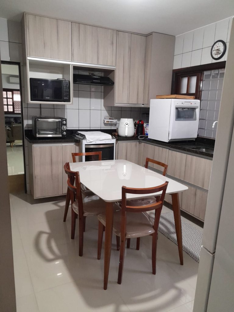 SOBRADO ESPAÇOSO À VENDA EM VILA NOVA CINTRA – MOGI DAS CRUZES/SP SOBRADO ESPAÇOSO À VENDA EM VILA NOVA CINTRA – MOGI DAS CRUZES/SP