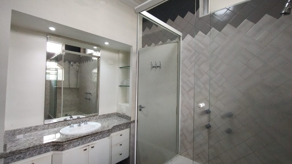 CASA TÉRREA ESPETACULAR À VENDA PRÓXIMA AO CENTRO DE MOGI DAS CRUZES