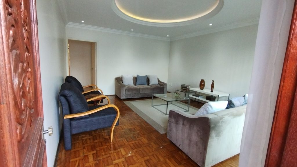 CASA TÉRREA ESPETACULAR À VENDA PRÓXIMA AO CENTRO DE MOGI DAS CRUZES
