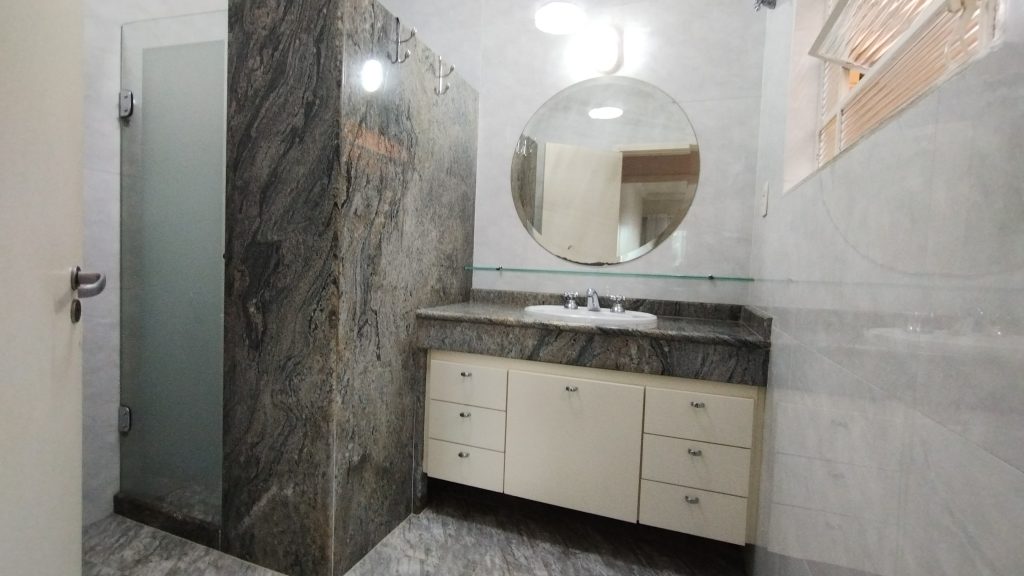 CASA TÉRREA ESPETACULAR À VENDA PRÓXIMA AO CENTRO DE MOGI DAS CRUZES