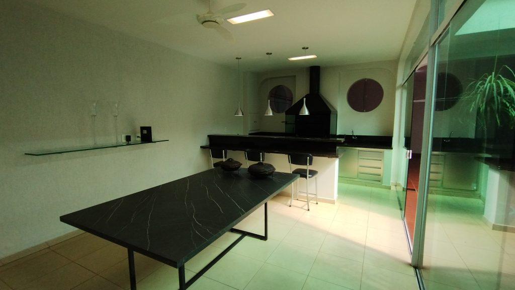 CASA TÉRREA ESPETACULAR À VENDA PRÓXIMA AO CENTRO DE MOGI DAS CRUZES