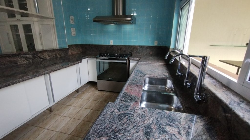 CASA TÉRREA ESPETACULAR À VENDA PRÓXIMA AO CENTRO DE MOGI DAS CRUZES